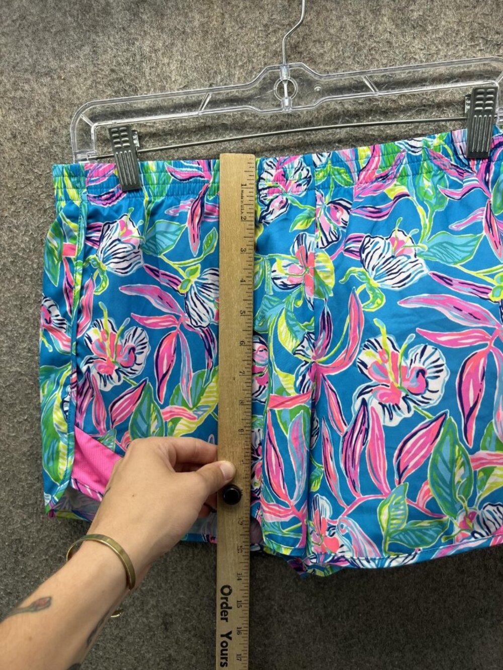 Lilly Pulitzer Shorts Women Medium Blue Luxletic 3 In Running Ocean Trail Floral - Picture 7 of 12